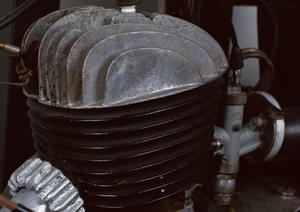 ユーズド製本機を販売している商社